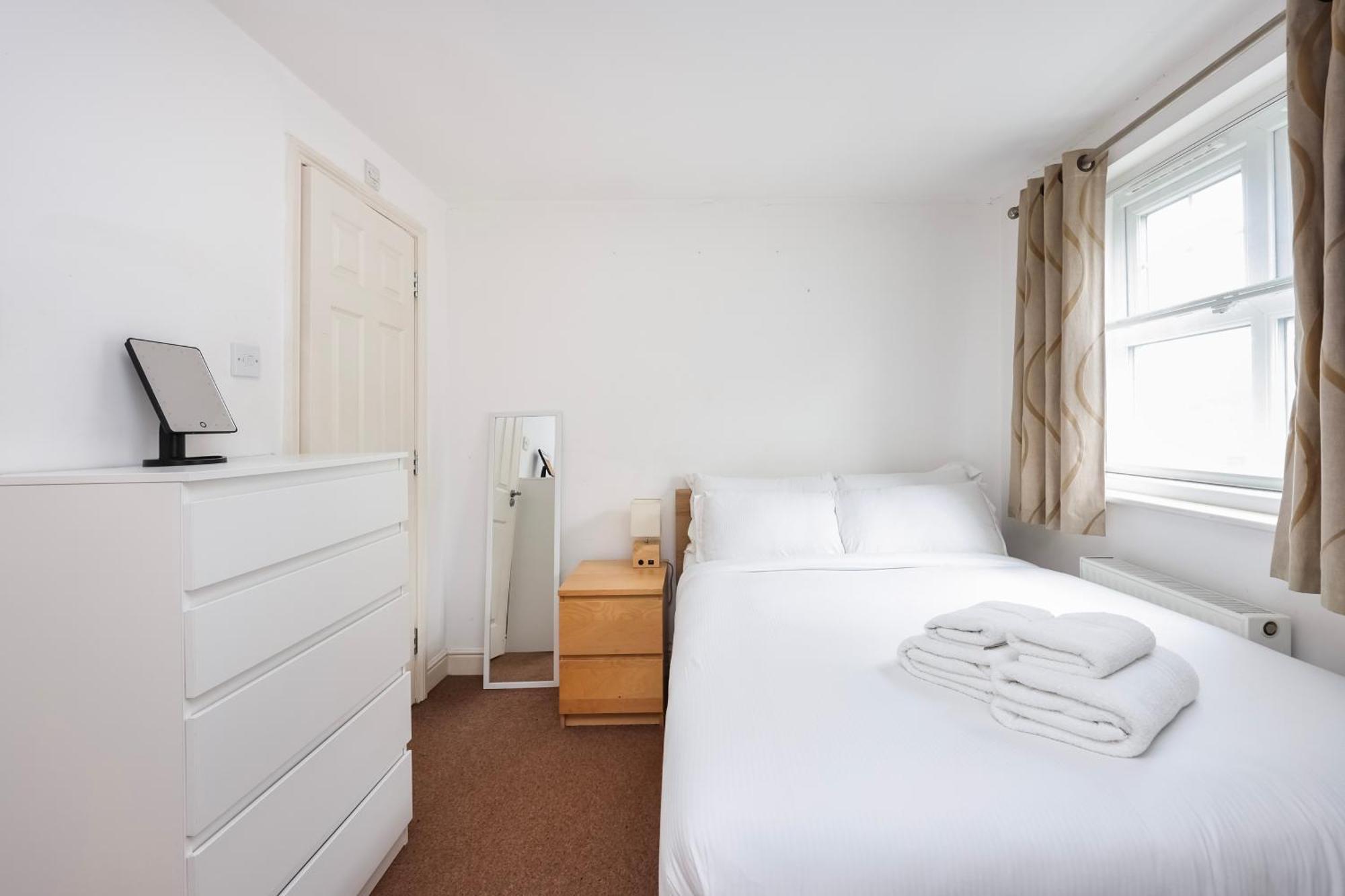 Vibrant Clapham Double Bedroom 伦敦 外观 照片